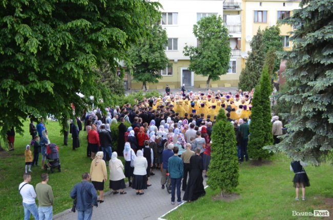 У Луцьку хресною ходою пройшли прихильники церкви Московського патріархату. ФОТО