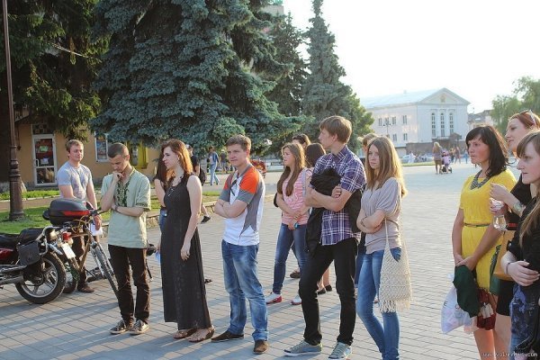 У центрі Луцька читали вірші. ФОТО