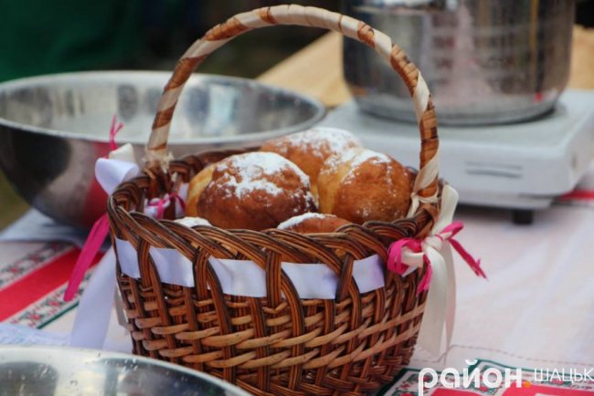 Повідомили, скільки господинь готували пончики для фестивалю на Світязі