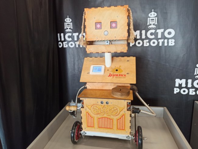 До кінця березня в «ПортCity» працюватиме виставка «Місто роботів»*