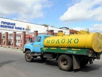 Українці бояться їсти-пити продукцію молокозаводів
