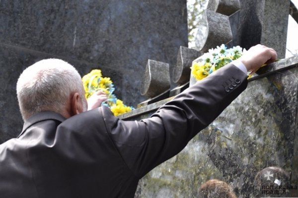 У Луцьку волиняни вшанували пам'ять жертв нацизму. ФОТО