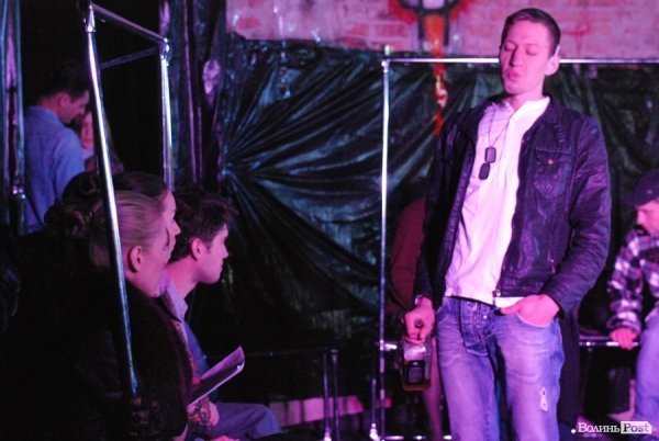 драма для дорослих «Метро»