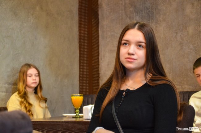 Для дітей-сиріт у Луцьку влаштували зустріч з відомими людьми. ФОТО