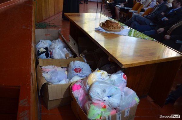 Луцькі школярі зустріли гостей з Волновахи. ФОТО