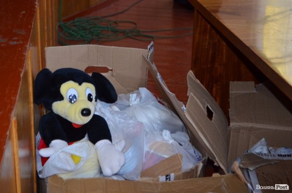 Луцькі школярі зустріли гостей з Волновахи. ФОТО