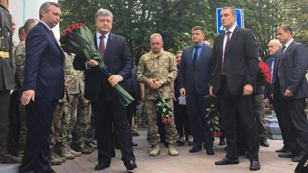 Із БТР та почесною вартою: у Києві попрощалися із загиблим розвідником