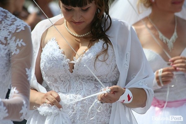 Парад наречених у Луцьку. ФОТО