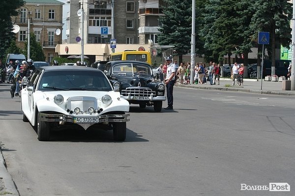 Парад наречених у Луцьку. ФОТО