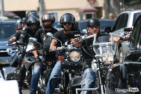 Парад наречених у Луцьку. ФОТО