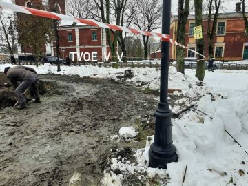 Ремонт в мороз: у Володимирській міськраді пояснили, що роблять у сквері Героїв Майдану