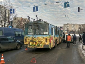 У Луцьку тролейбус потрапив у аварію
