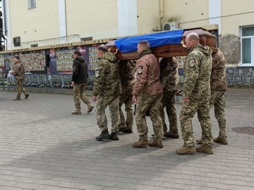 У Луцьку попрощалися з загиблим на Харківщині військовим Олександром Сідорським. ФОТО