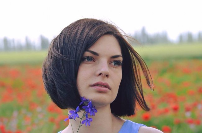 Луцька журналістка влаштувала фотосесію в маках