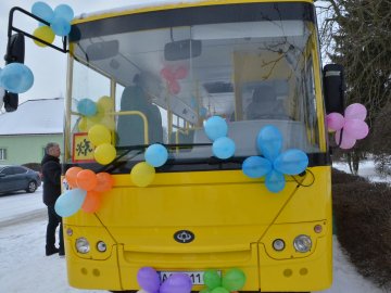 Торчинським школярам вручили новенький автобус. ФОТО
