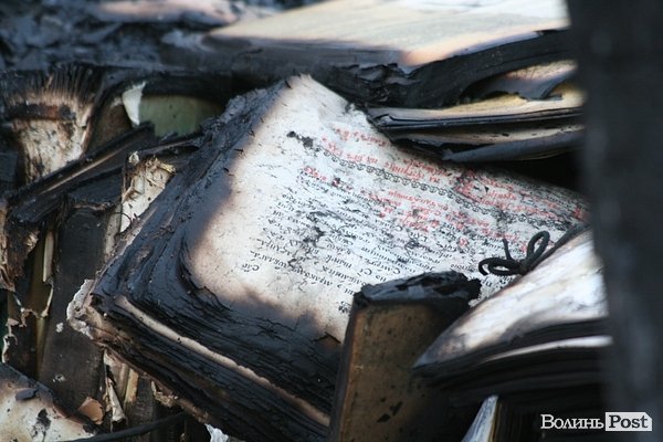 У центрі Луцька згоріла унікальна колекція книг. Власник підозрює підпал. ФОТО
