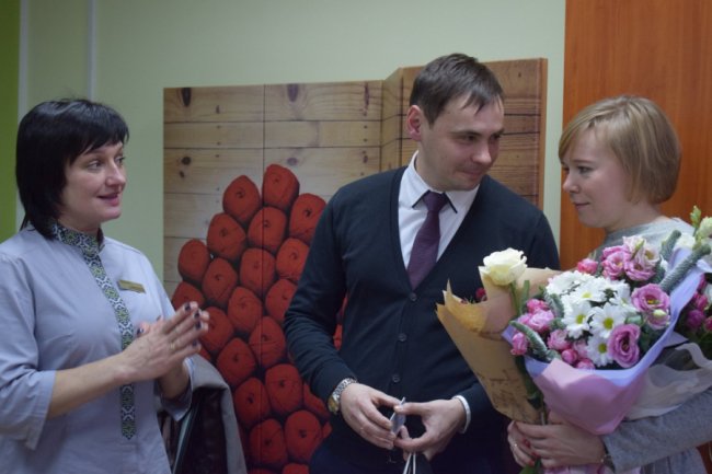 У луцькому ЦНАПі у День Миколая одружилися 5 пар молодят. ФОТО