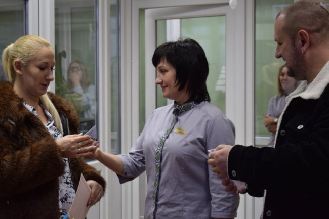 У луцькому ЦНАПі у День Миколая одружилися 5 пар молодят. ФОТО