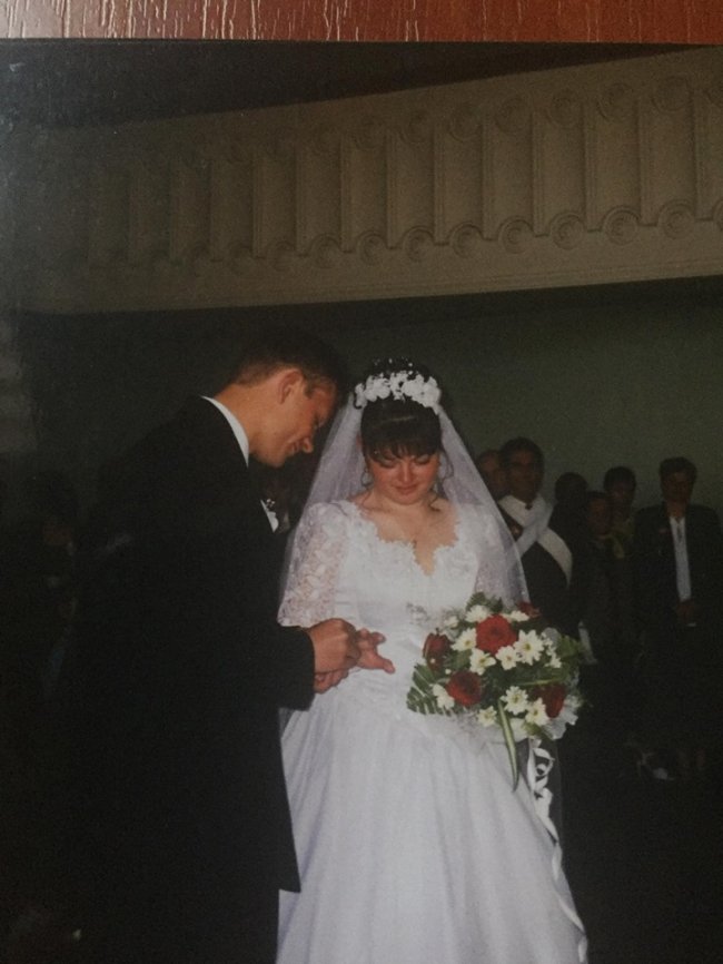  «Одружився з найчарівнішою»: священик з Волині зворушливо привітав дружину з річницею весілля