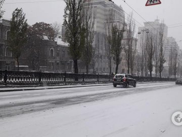 Київ засипало снігом. ФОТО