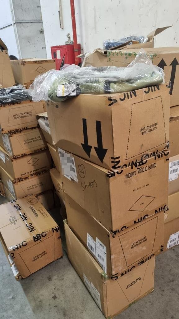 У «Ягодині» серед гуманітарки виявили контрабандний одяг на півтора мільйона гривень. ФОТО