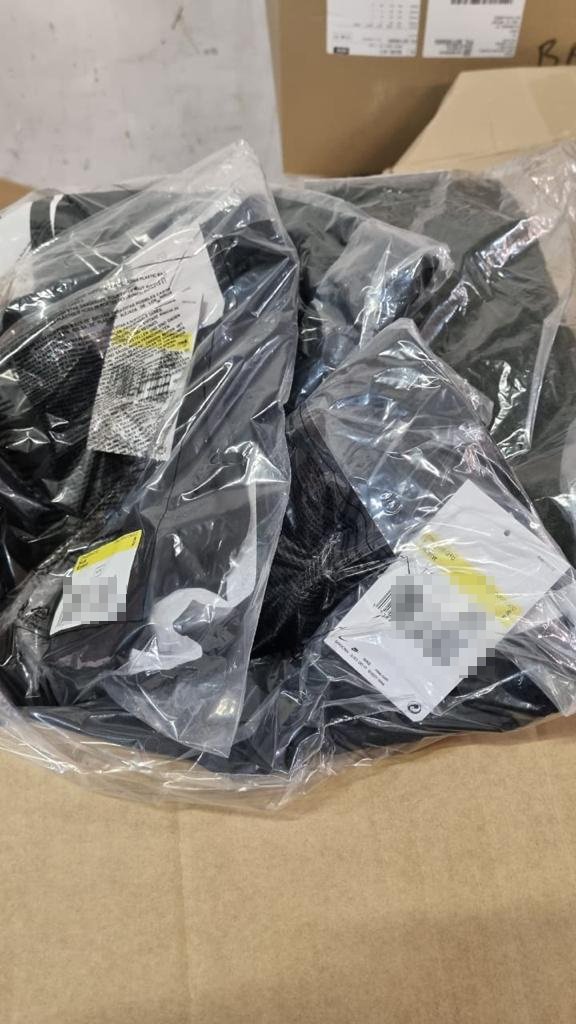 У «Ягодині» серед гуманітарки виявили контрабандний одяг на півтора мільйона гривень. ФОТО