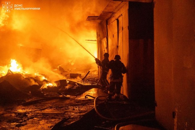 У Хмельницькому росіяни вдарили по ринку: після атаки сталася повторна детонація