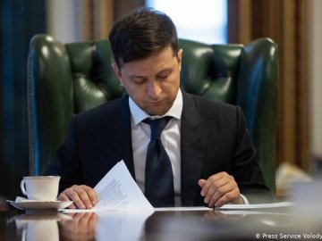 Зеленський підписав указ про соцзахист ветеранів та сімей загиблих на Донбасі: йдеться про поліпшення житлових умов