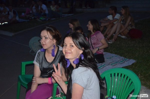 Луцькі кіномани дивилися фільм під зорями. ФОТО 