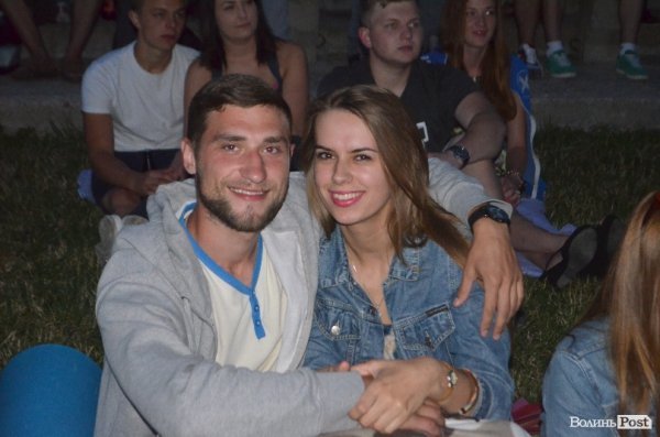 Луцькі кіномани дивилися фільм під зорями. ФОТО 