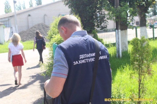 На фірмі поблизу Луцька проводились обшуки