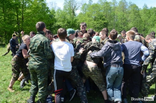 Дві сотні юнаків і дівчат «зникли» у волинських лісах на три дні. ФОТО. ВІДЕО