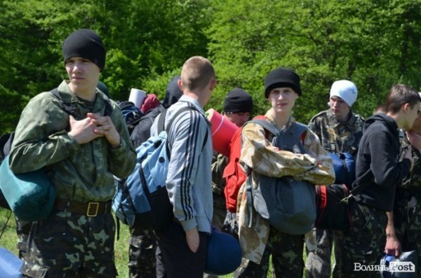 Дві сотні юнаків і дівчат «зникли» у волинських лісах на три дні. ФОТО. ВІДЕО