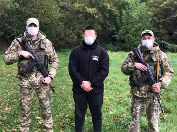 Прикордонники Луцького загону затримали іноземця, який намагався вплав дістатися Польщі. ФОТО