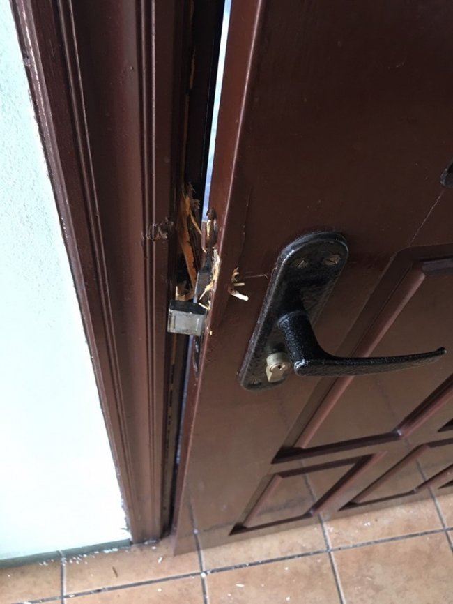 Вибиті двері та вікна, розкидані документи: як відбувались обшуки у луцькому «Ренесансі». ФОТО