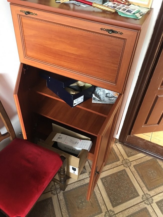 Вибиті двері та вікна, розкидані документи: як відбувались обшуки у луцькому «Ренесансі». ФОТО