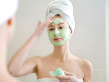 Косметологиня порадила, як підготувати шкіру обличчя до літнього відпочинку