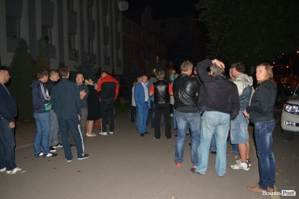 У Луцьку пікетували СБУ і вимагали зустрічі з губернатором. ФОТО. ВІДЕО