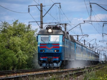Поїзд на смерть розчавив лучанина