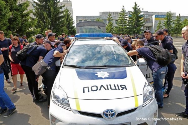 Як нова патрульна поліція, яку очолить волинянин, готується до випускного. ФОТО