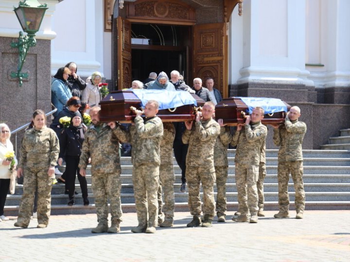 Луцька громада у жалобі: в останню дорогу провели трьох Героїв – Сергія Кравченка, Андрія Крачунова та Олексія Каплуна