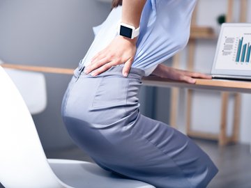 Волинський реабілітолог розповів, чому біль у спині загострюється восени 