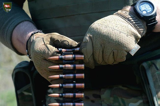 «Лента за лентою набої подавай»: як волинські воїни вправляються у стрільбі з кулемета. ФОТО