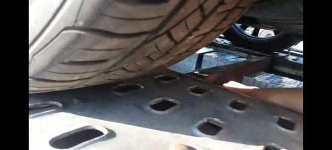 На волинській митниці в автомобілі знайшли тисячу пачок контрабандних цигарок. ФОТО