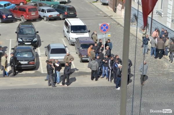 «Маршрутчики-бунтівники» зустрілися з мером Луцька. ФОТО