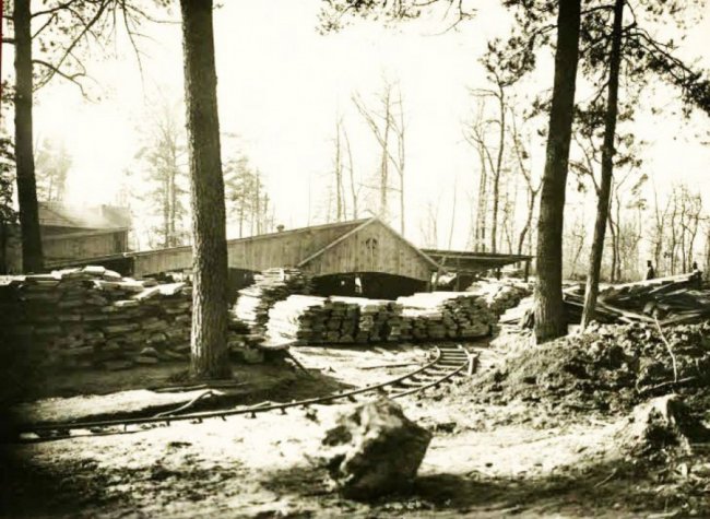 У селі діяли столярний та слюсарний цех