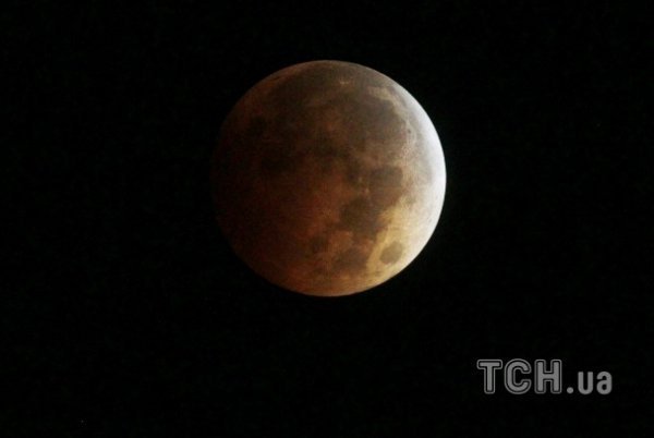 Земляни побачили  «кривавий місяць». ФОТО