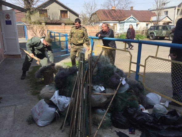 На Волині сокирою порубали сотні знарядь «рибних» браконьєрів 