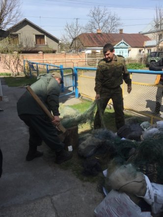 На Волині сокирою порубали сотні знарядь «рибних» браконьєрів 
