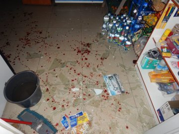 Розбив скло у дверях: 25-річний волинянин пограбував магазин. ФОТО